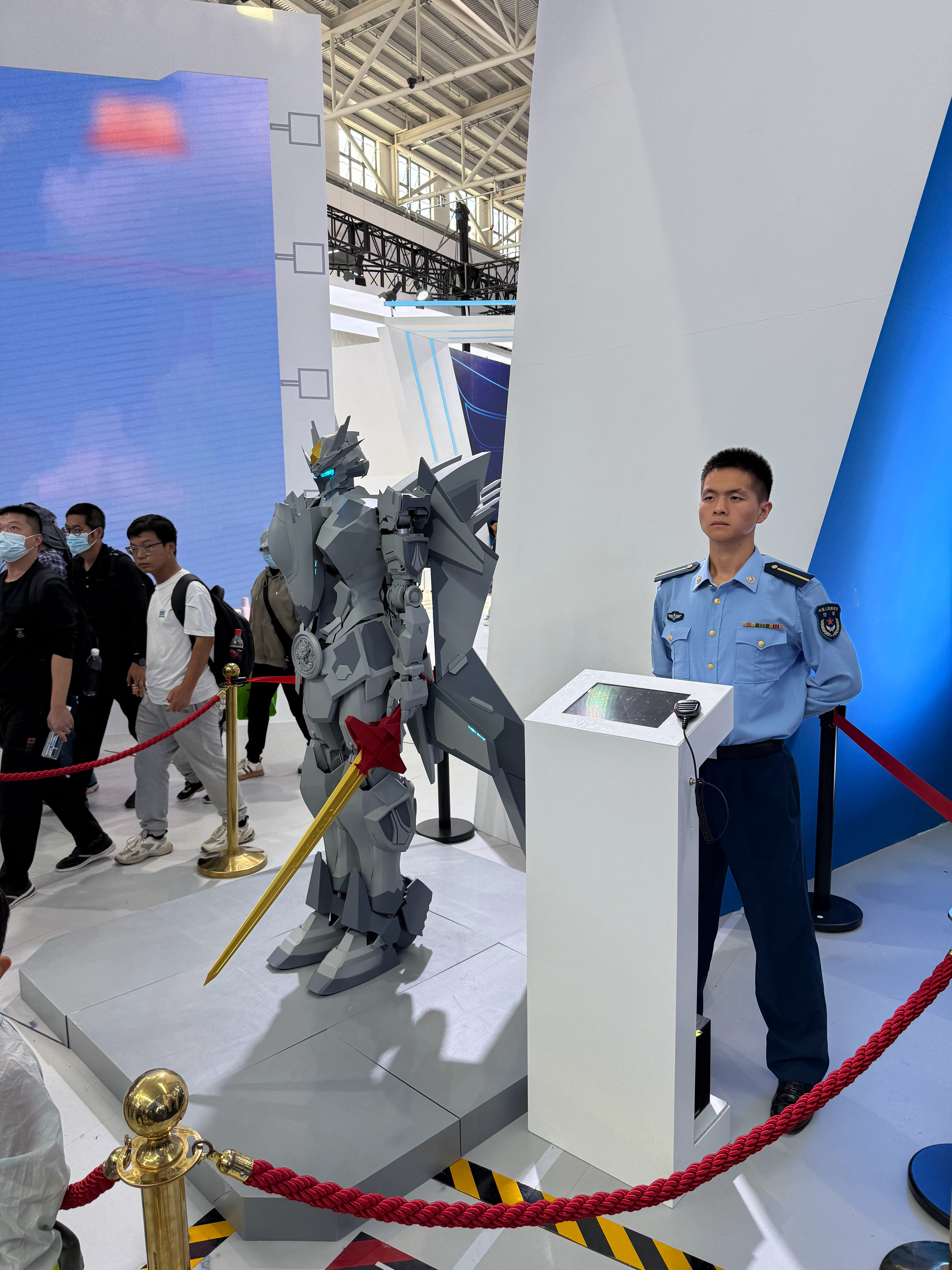 这个是什么中国空军的机甲IP形象？翱翔长空空军航空开放活动红星照耀中国​​​