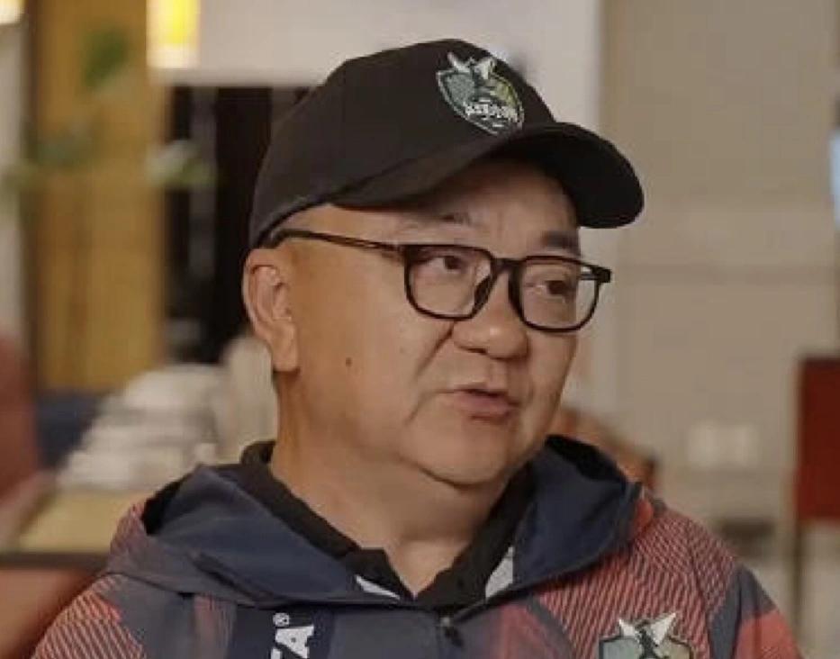 董路又开炮了，这次对准的是自己足球小将的家长。一个14岁的孩子，刚签约巴萨