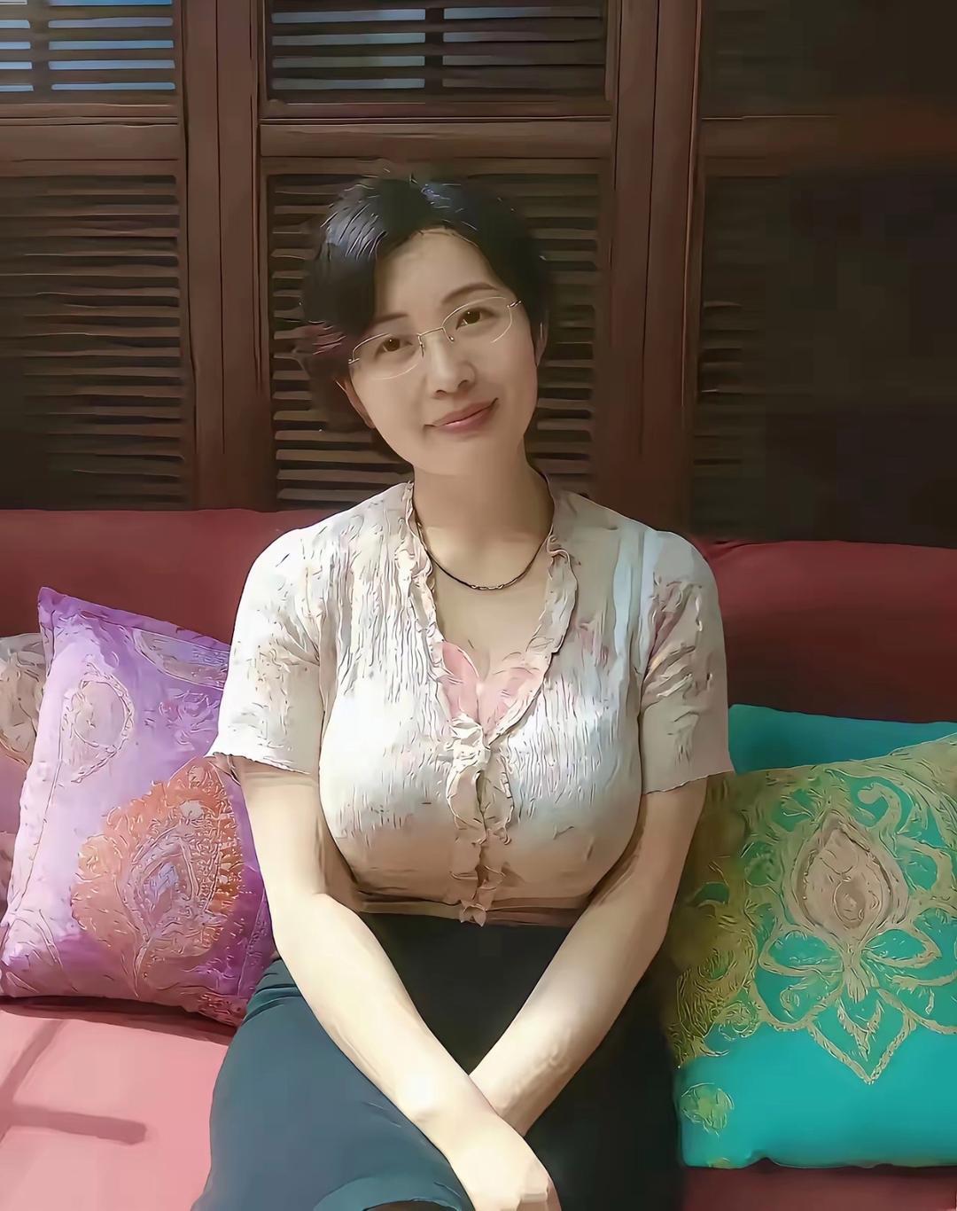 我的大姨二姨小姨，年轻的时候我爸说都很漂亮！