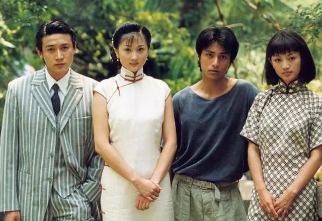 1998年，赵宝刚拍《永不瞑目》选角时，本来定下了陈坤，看了陆毅的海报后换掉了陈