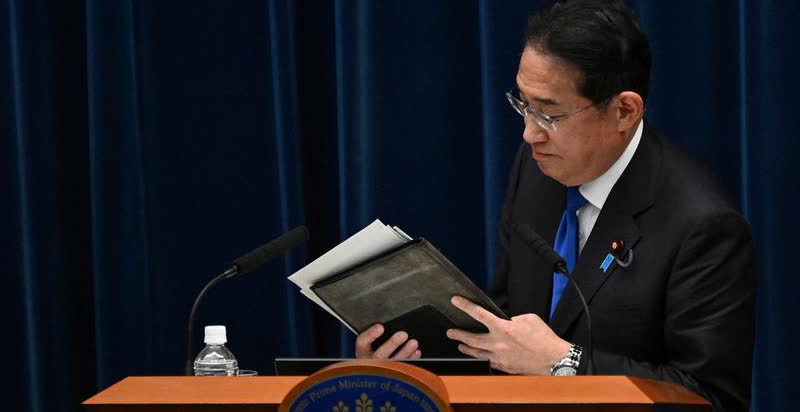 岸田文雄上位2021年9月，日本首相、自民党总裁菅义伟准备总裁连任，但是