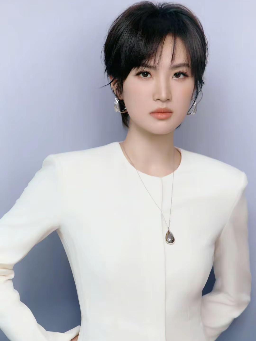 阿维塔请姚安娜当品牌代言人真的太成功了，阿维塔是由长安汽车、华为、宁德时代三家公