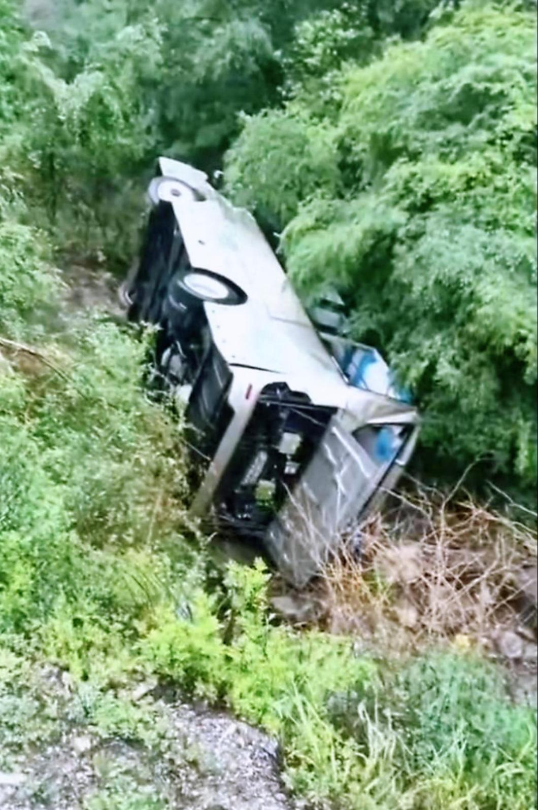 突发！山西晋中左权一辆研学车侧翻5月16日上午，山西省晋中市左权县发生一起载有