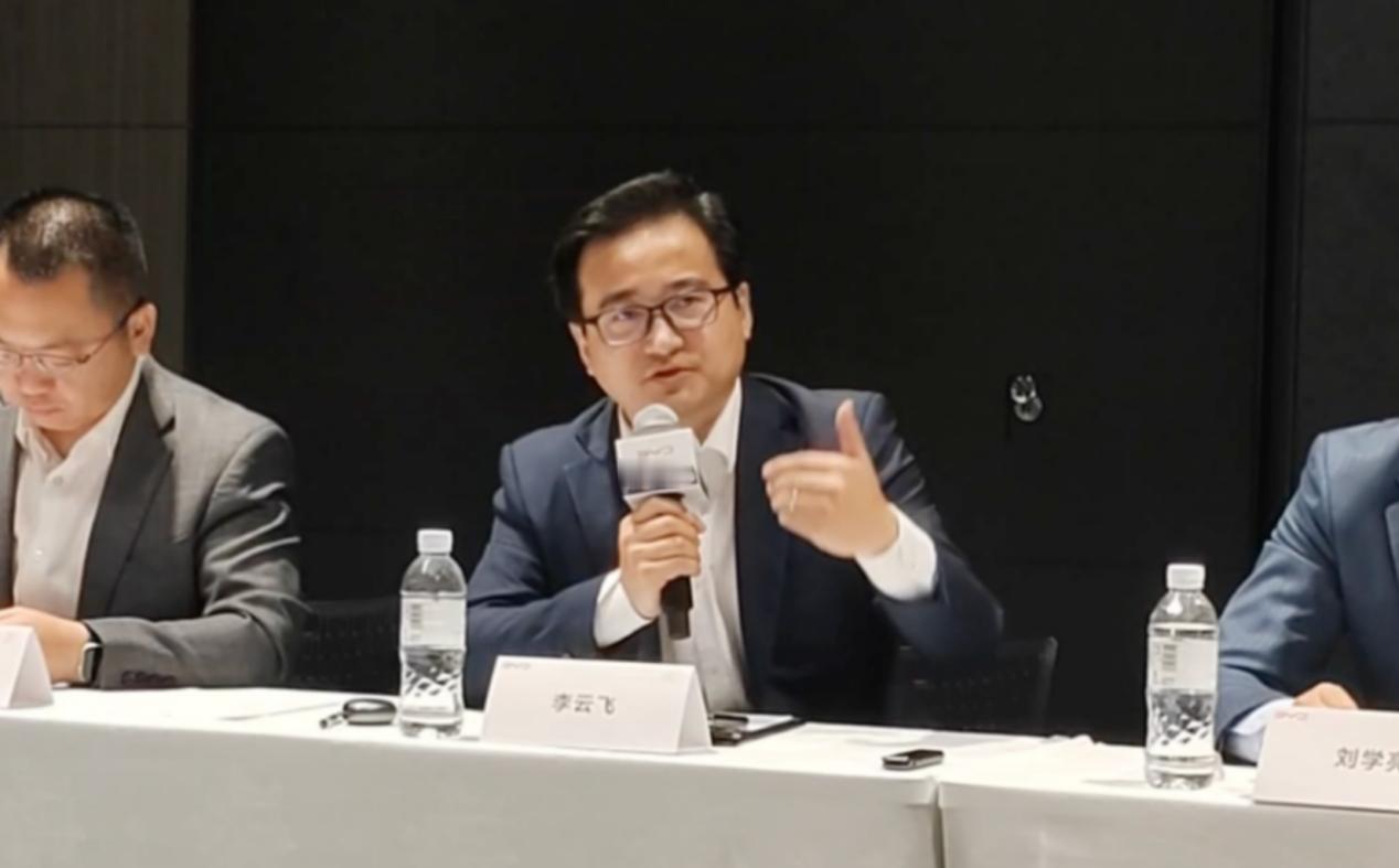 比亚迪这波高端化布局稳得离谱！旗下腾势品牌作为中国首个豪华造车新势力，15年深耕