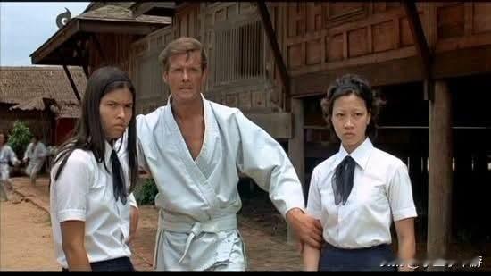 包租婆——元秋过去她的艺名是……林秀。