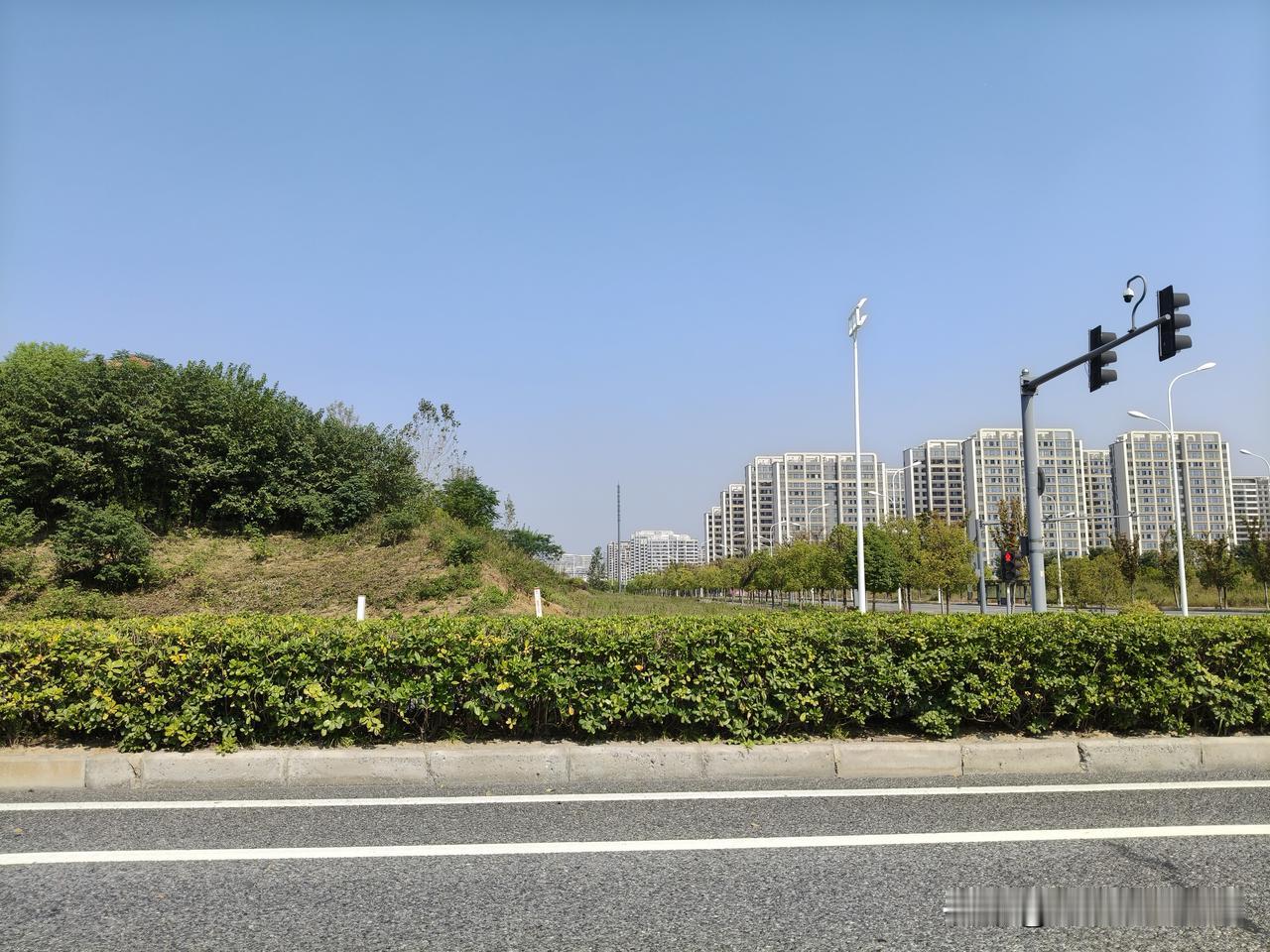 路过一趟，合肥的运河新城，也就是小庙镇。只能说本地人，幸运。但是外地人花钱在这