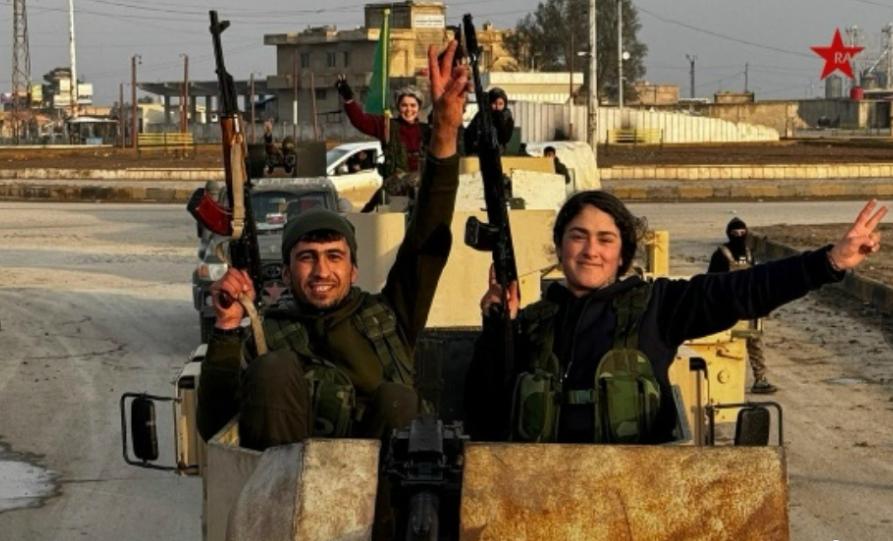 库尔德武装的男人去哪里了？库尔德武装被叙利亚朱拉尼武装打的节节败退，丢盔弃甲