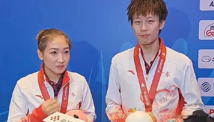 林高远刘诗雯获得2025年第十五届全运会混双冠军的赛后采访🎤问：高远这个金牌