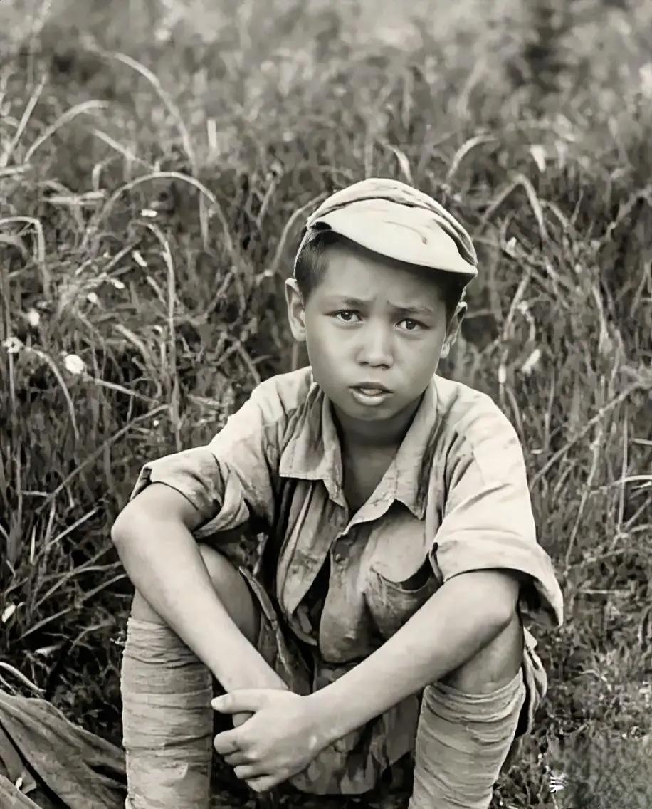 1943年，一名小兵炸日军炮楼，却把炸药包放错了位置，引爆之后，日军的炮楼纹丝不