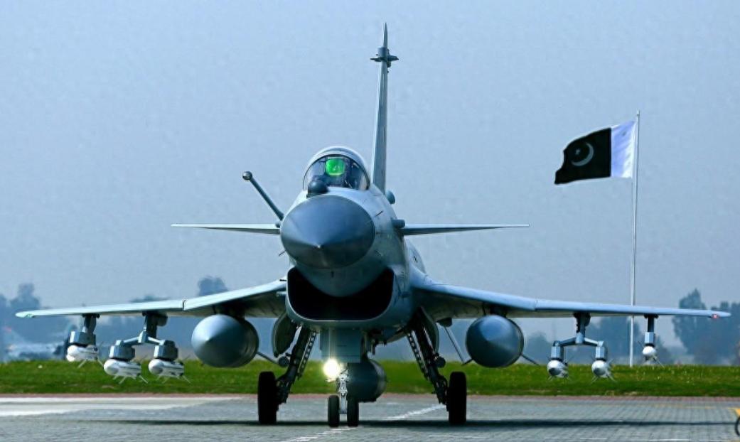 现在终于搞明白了，歼10C之所以在国际市场上不吃香，是因为很多国家都在等待土