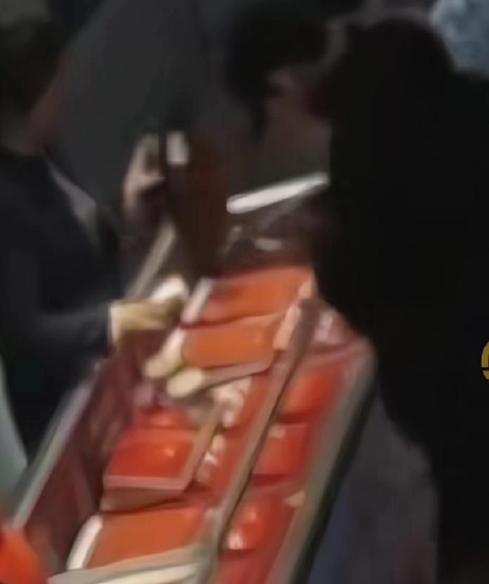 特1千多元的黄金，有人进店不眨眼，张口就要700万元的货，濮阳一金店迎来豪横买家