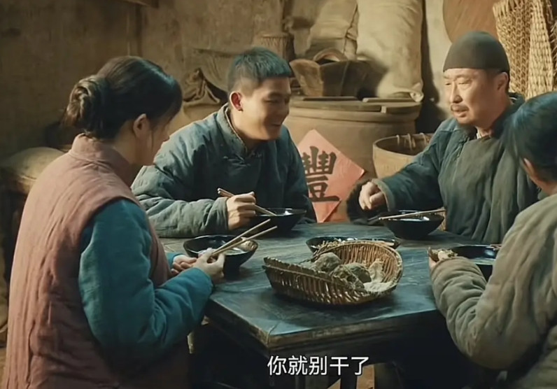 剧荒有段时间了，现在央8推出了《生万物》这部年代剧，演员和剧情都很吸引人，又有剧