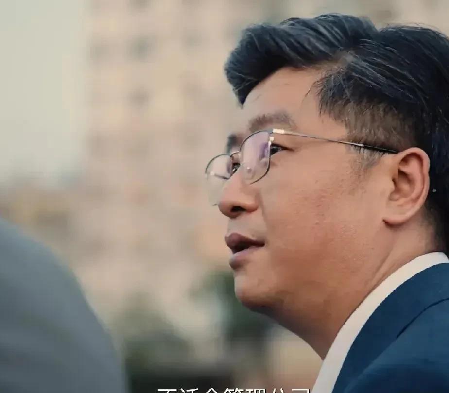 《利剑玫瑰》最新剧情里叶修明失踪了，这事儿让鼎盛公司的人很着急。大家都想办法