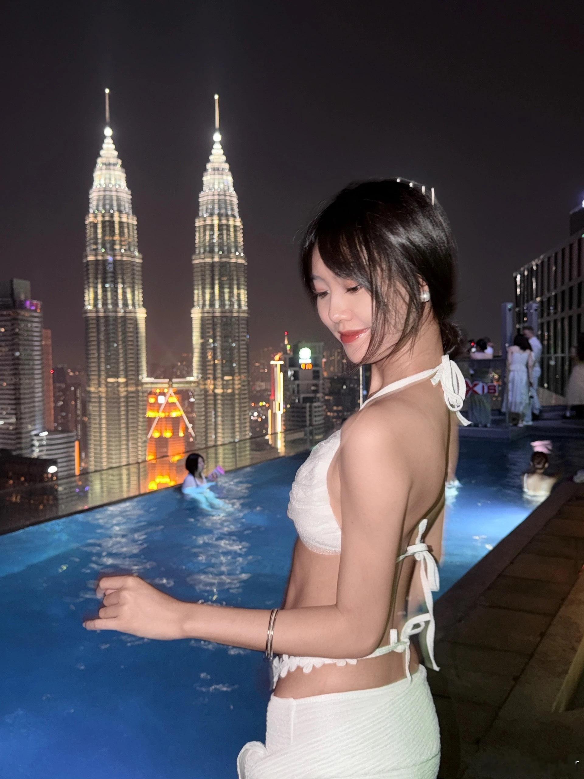 男女不显老的12个好习惯：1.吃鸡蛋：每天坚持吃鸡蛋，优先吃水煮蛋2.吃红薯：每