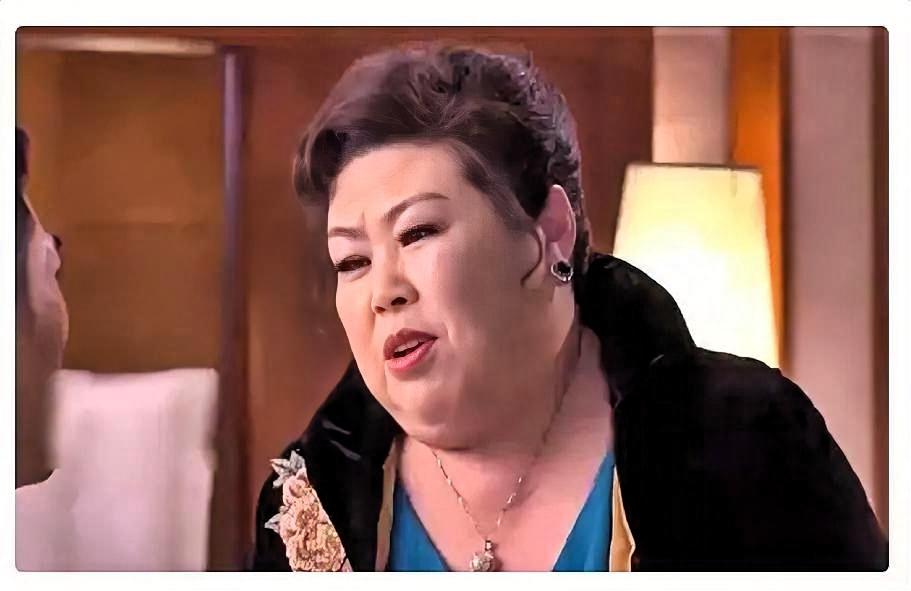 我问我妈妈，为什么董立范去世5年了现在才曝出来？我妈叹了一口气，反问我，你现