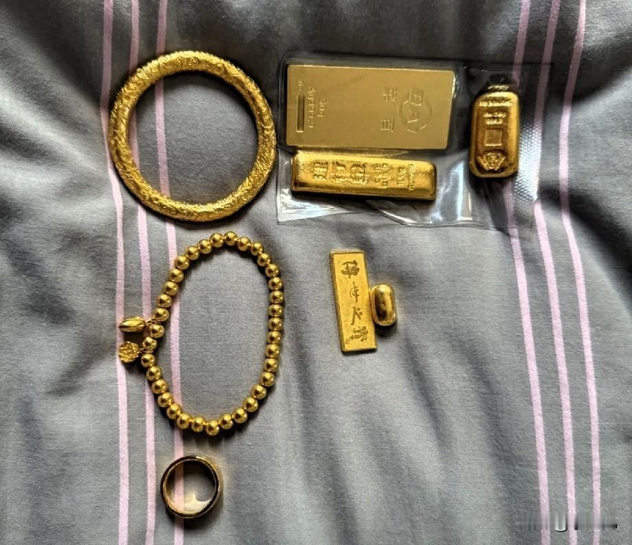 月薪5000，6年存下400克黄金。这也太魔幻了，但这恰恰是现实版的“闷声发