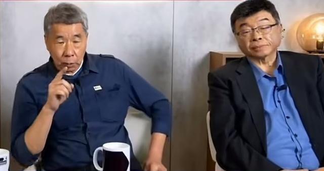 张亚中算是回过神来了，他在最新一期苏恒的访谈节目里，与邱毅进行了交流，邱毅还是比