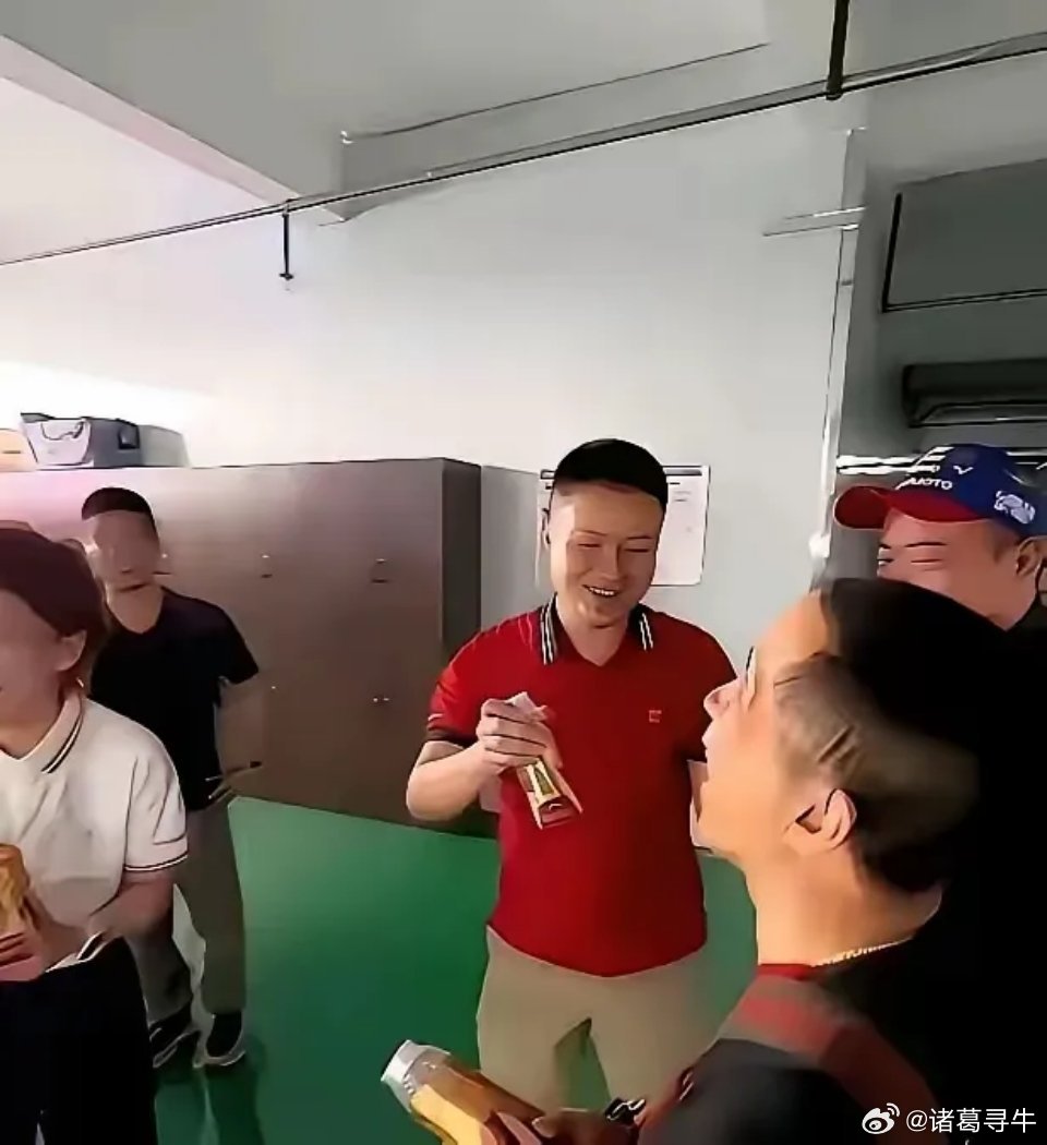 大家不会去细究创始人的个人口味，只会顺着情绪想：连做产品的人都不喝，这东西肯定好
