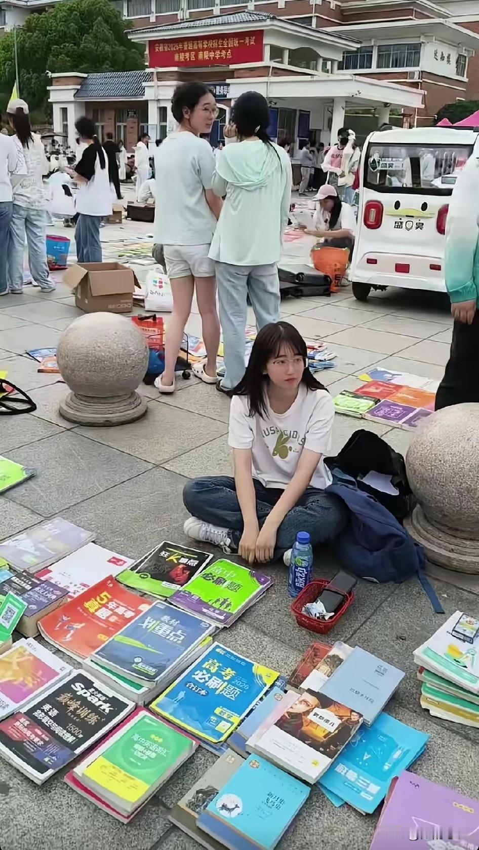 上了高中你才会发现，富人家的孩子千般样，而穷人家的孩子一个样。条件好的孩子，高