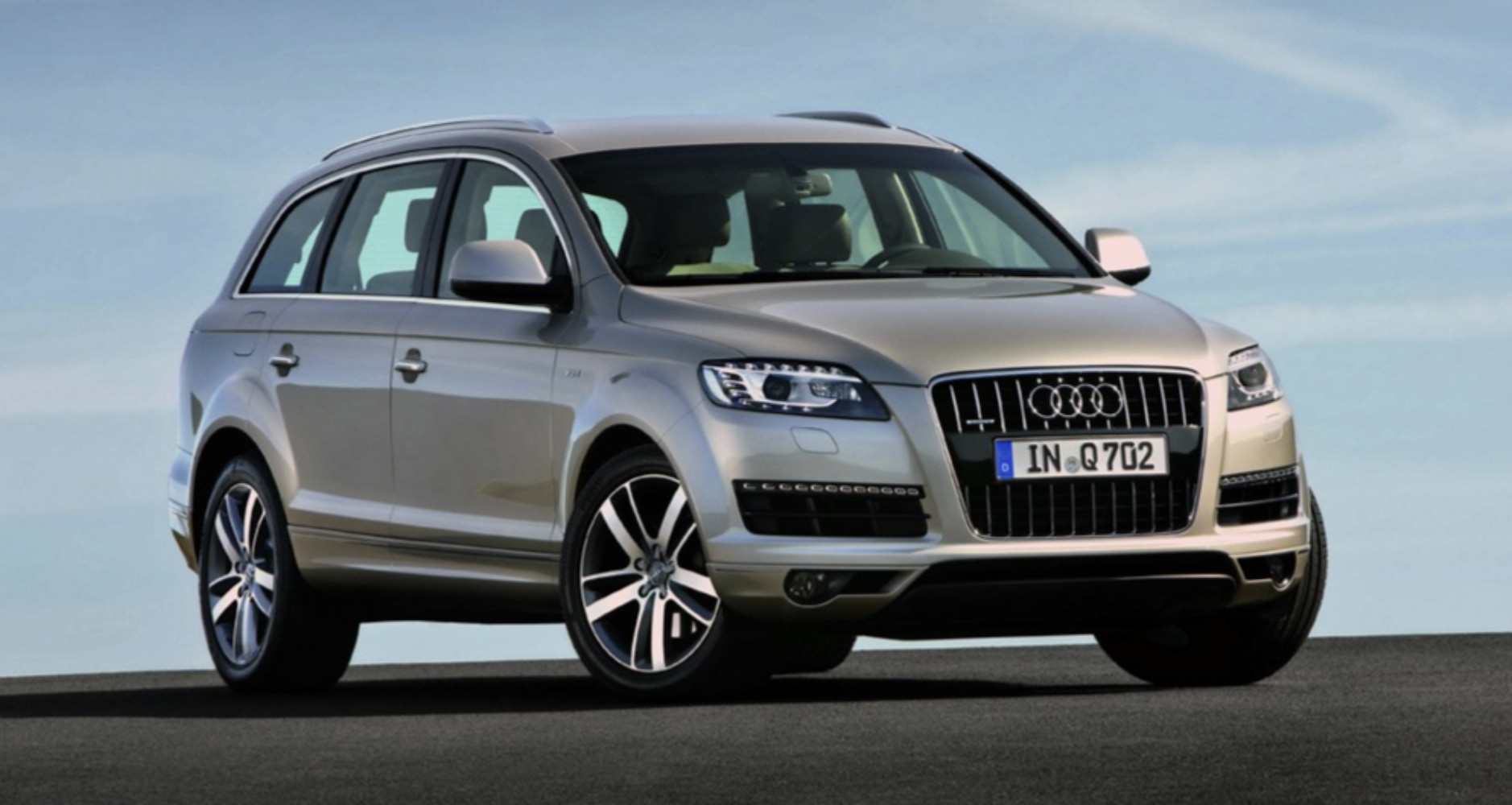 复盘一下当年豪华品牌SUV因何而胜第一代奥迪Q7，同级最大的车身尺寸，加上当年最