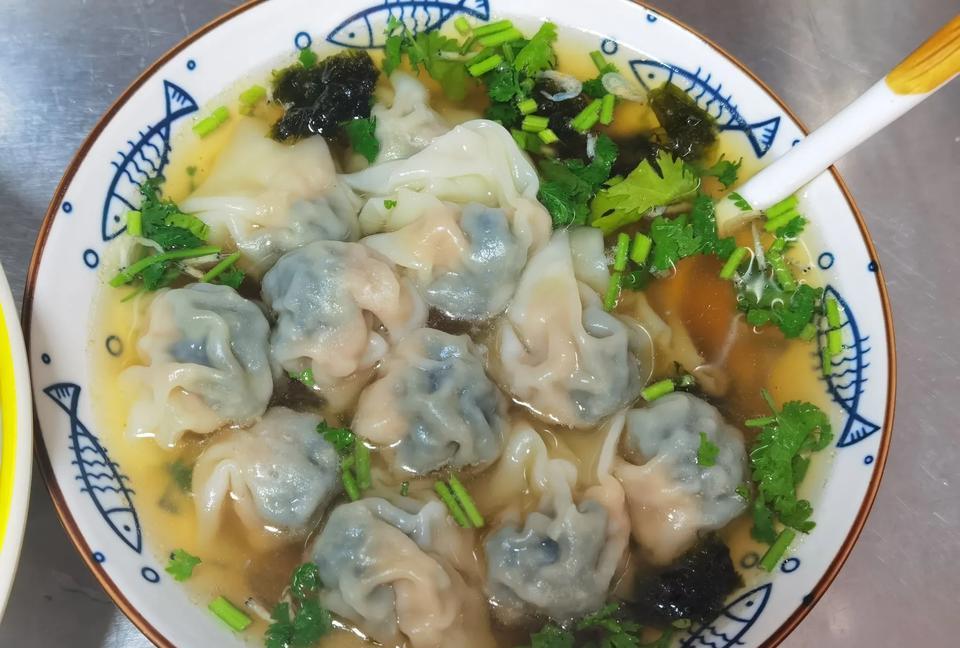 马阿姨是我第一个顾客，去年4.7日我第一次鼓起勇气在群里发馄饨的广告，内心焦灼，