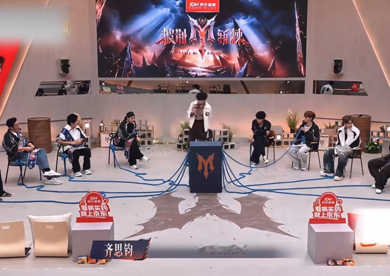 五公选人，全是人情世故，比舞台还精彩。颜安当队长魅力爆棚，结果没人选他；阿云嘎