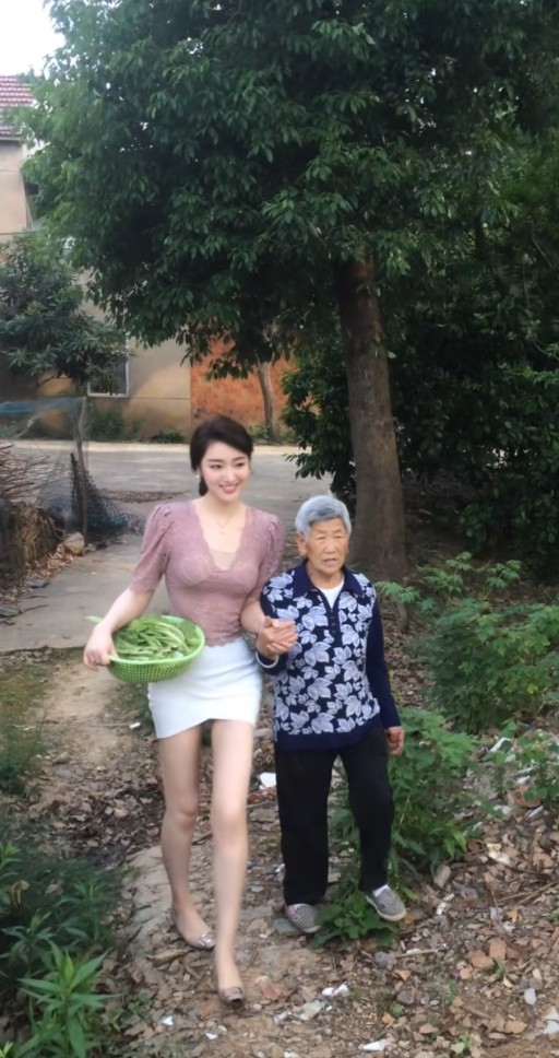 男人梦想中的又能陪他吃苦又漂亮的女人