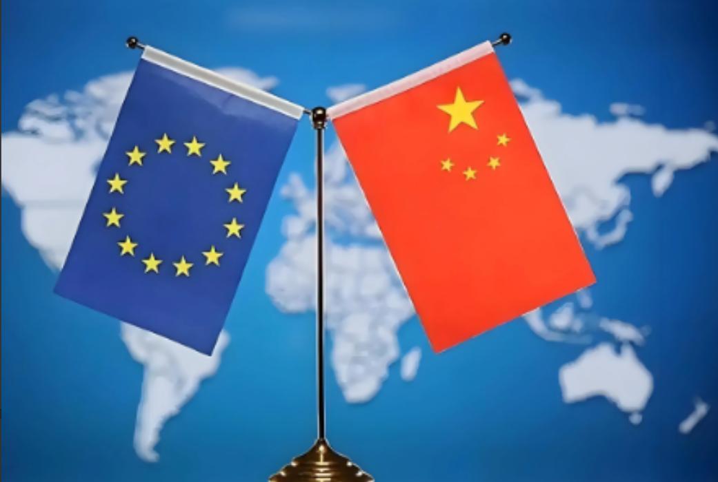 铁了心要“灭掉中国”？一股可怕力量到来了！以前大家总觉得美国是打压中国最凶的，动