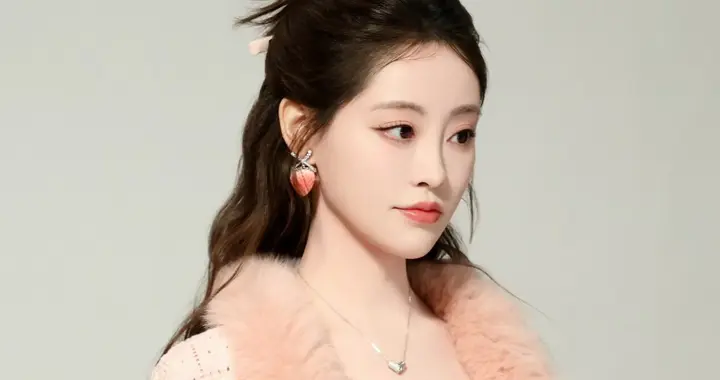 祝绪丹最新写真美图曝光 惊艳全场的时尚魅力