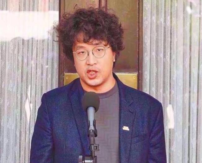 沈伯洋现在就像秋后的蚂蚱，蹦跶不了几天了！当沈伯洋的名字出现在通缉令上