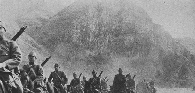 1941年，日军活捉了八名八路军战士，三天不给饭吃、不给水喝。三天后，日军觉得他
