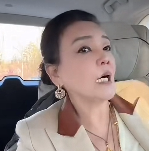 给汪小菲留足面子但熟悉兰姐的人都知道，她从来不是个会斤斤计较的人，哪怕当年和前