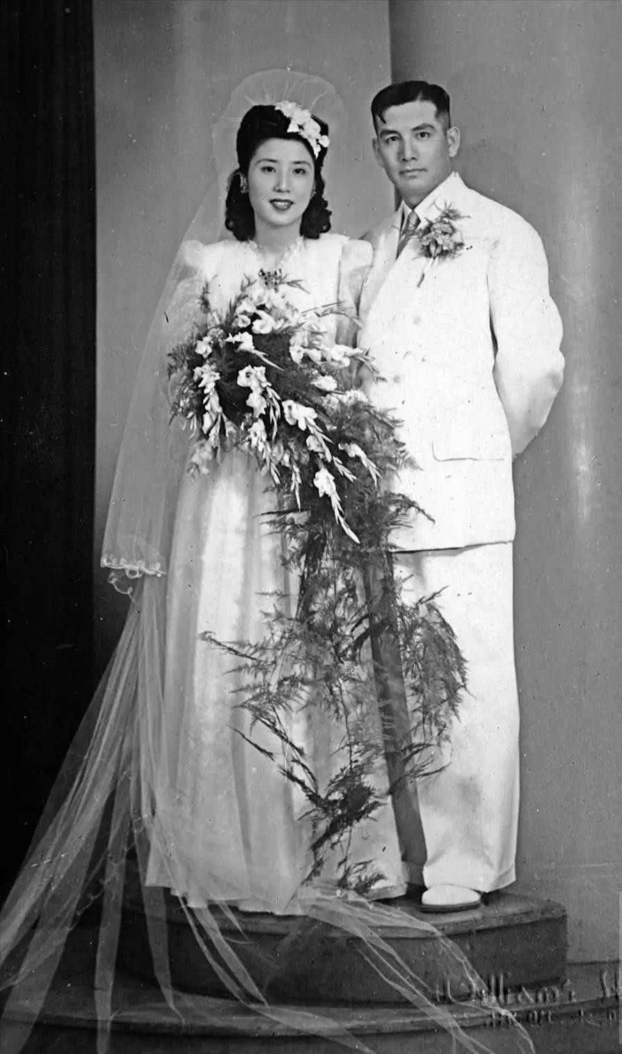 1945年上海金门饭店，42岁的张灵甫将军迎娶17岁的王玉龄。程潜、薛岳等军政要