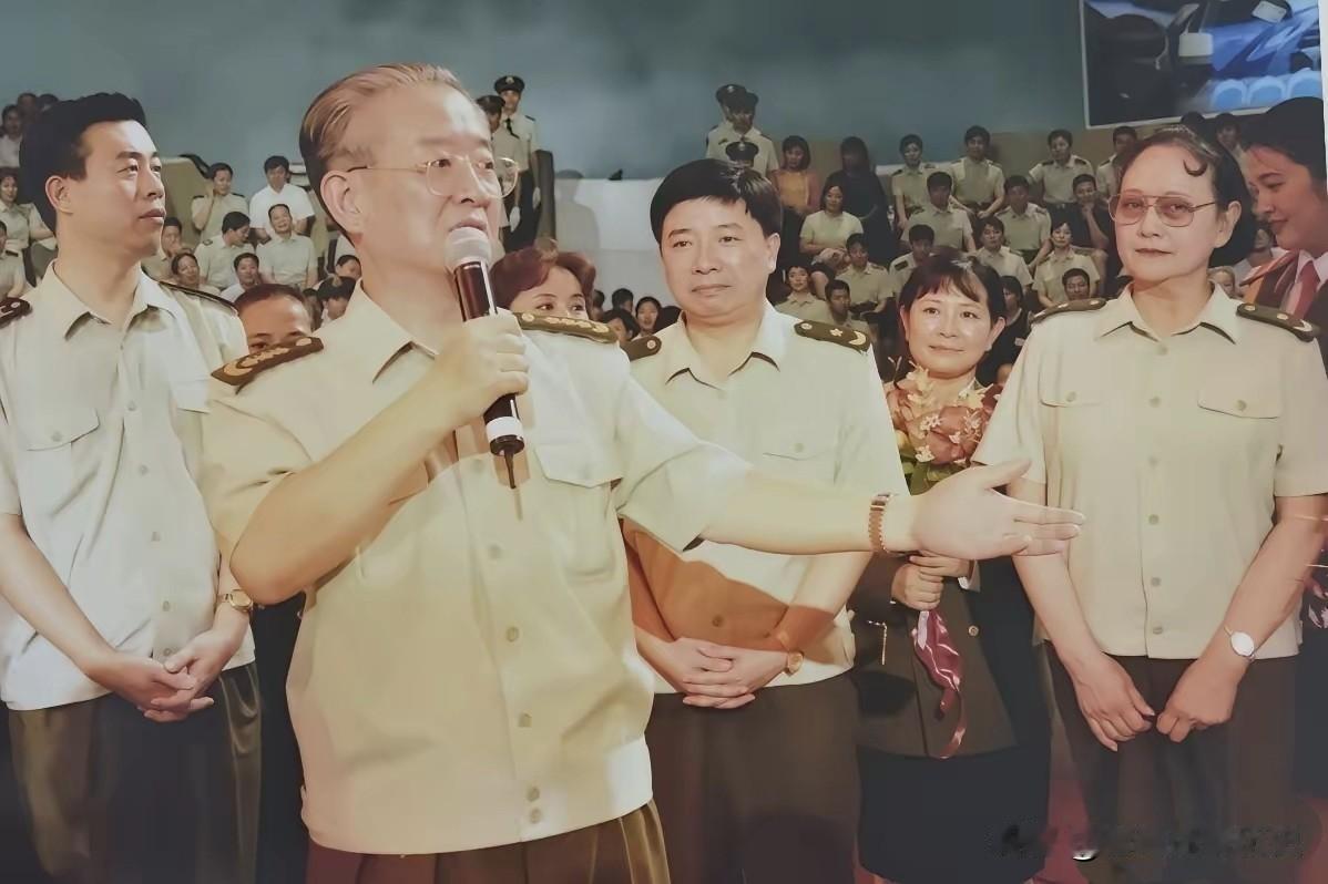 2003年，时任总政治部主任于永波上将亲临八一电影制片厂视察调研，活动现场留下了
