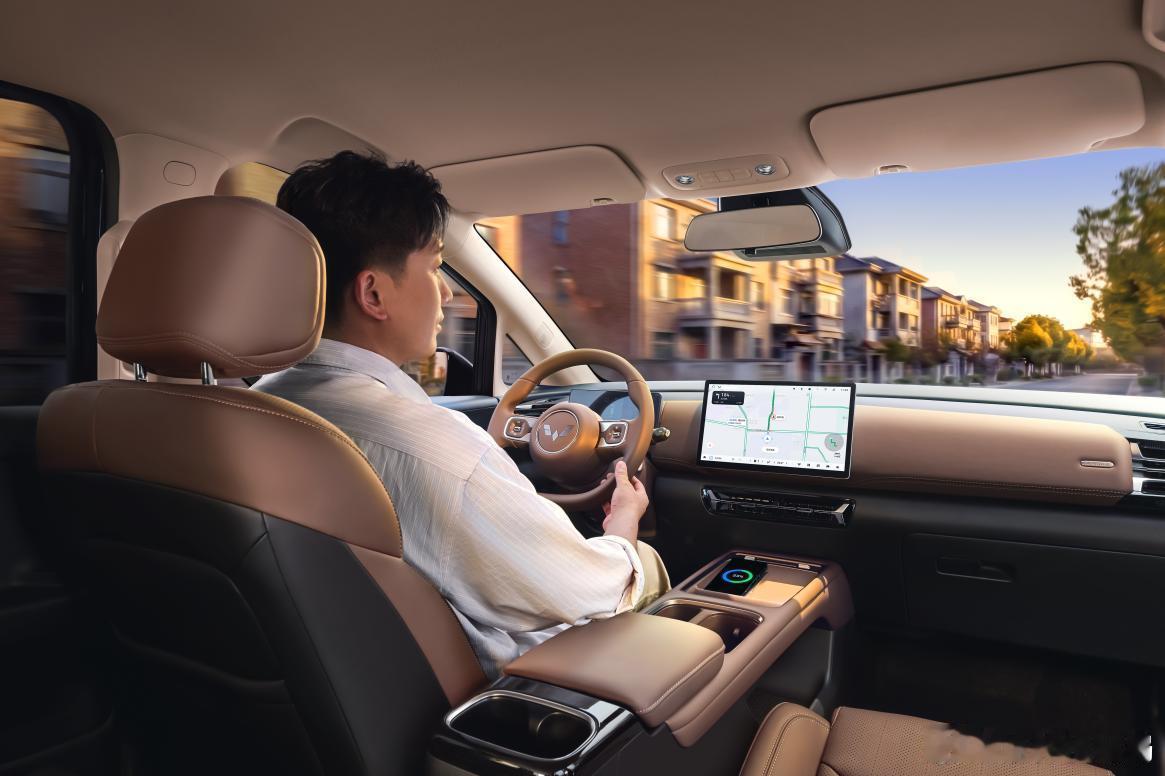 8.78万起！五菱真是一门心思想让中国所有家庭都能体验一下家里有MPV的感受。刚