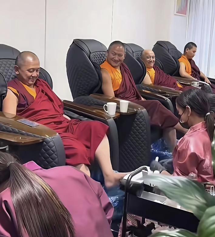 太痛心了，到底为什么会这样？是教育存在缺陷，还是思想出现了
