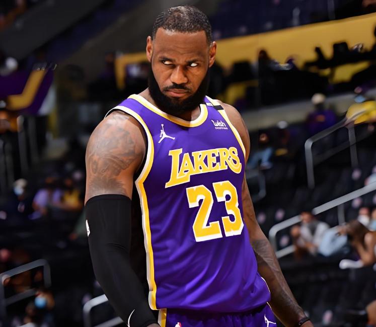 东里报销，湖人明天打独行侠最新胜率曝光，老詹还是强！今天ESPN公布了湖人明天