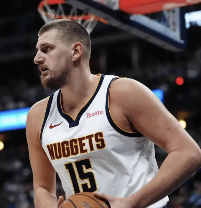 NBA季后赛，掘金以（1）96-113（2）不敌森林狼。赛后，约基奇接受了采访