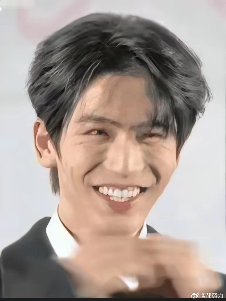 要是谁说《逐玉》不好看，会有一帮人怼：男女主好看就可以了！实际上，张凌赫并没有那