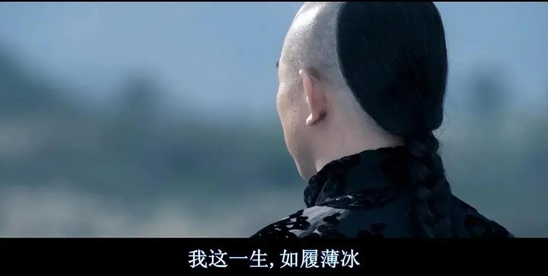 《投名状》中，庞青云在见完太后说出：“免除两江赋税、修身养民”后，王公大殿内太后