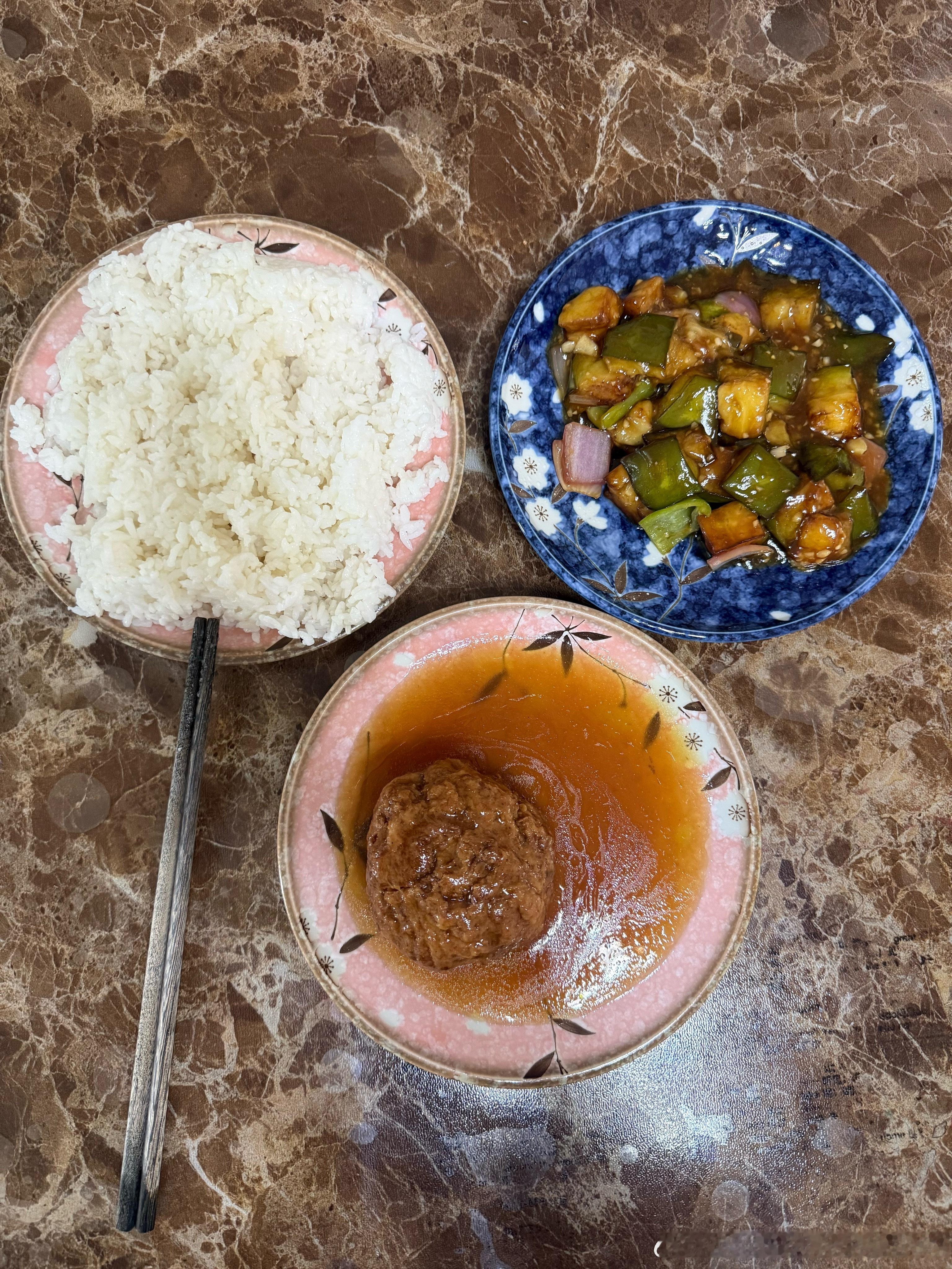 来个中午饭，还得是外卖，要不都吃不上🍚​​​