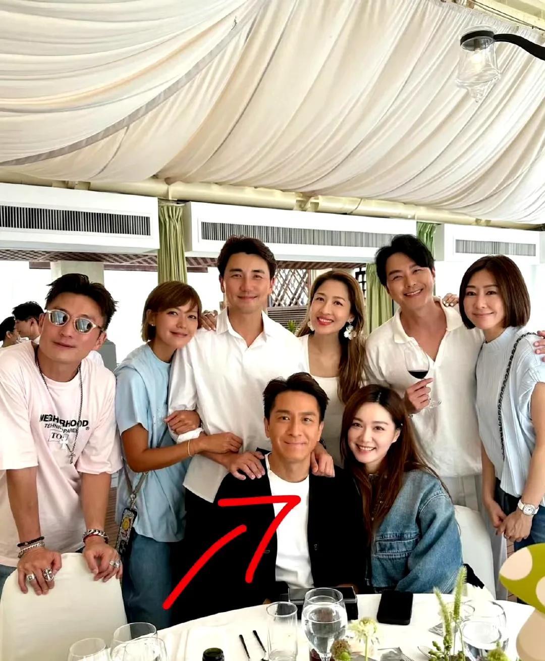 TVB半个娱乐圈都扎堆了？原来是萧正楠黄翠如给儿子办百日宴！杨怡拖家带口，胡定欣
