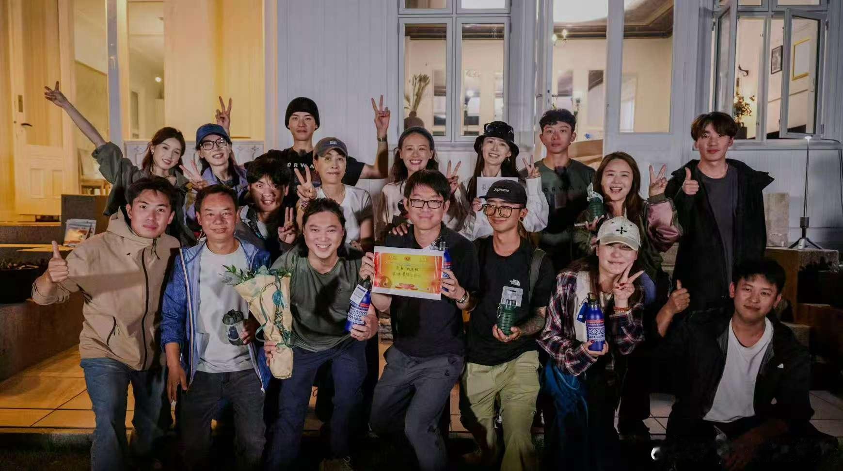 龚俊花少7大合影，大帅哥笑的好开心！​​​