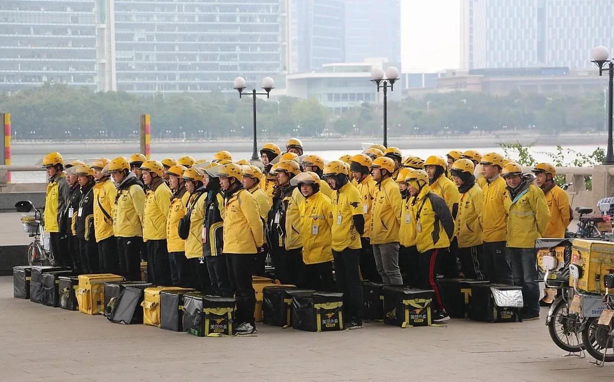 宁波这帮餐饮老板这回是真给力，直接把“遮羞布”给扯下来了。刚才下楼吃饭跟老板