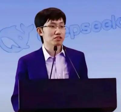 别再盯着中美AI差距年限了！梁文峰这话才该让家长惊醒还在纠结中国AI比美