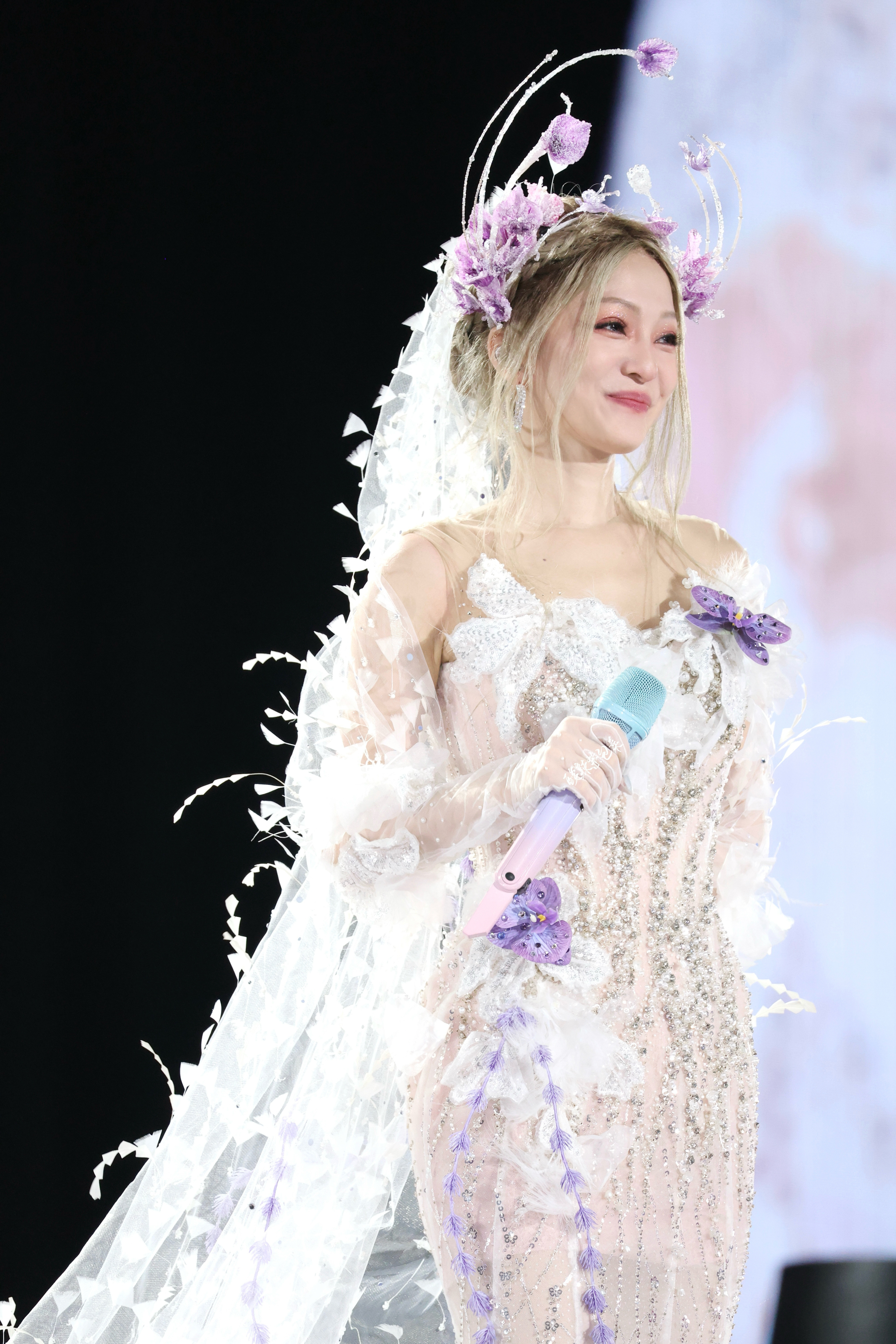 篇章还是得张韶涵来唱在复制粘贴的时代，你是手写的诗