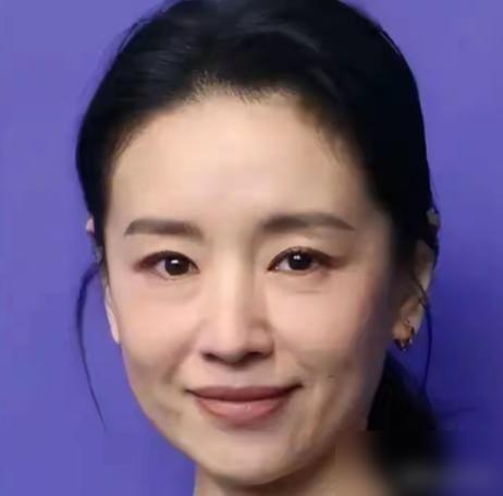 你敢信？潘粤明居然主动艾特董洁了！就是11年前把他骂成嗜赌烂人的那个董洁！