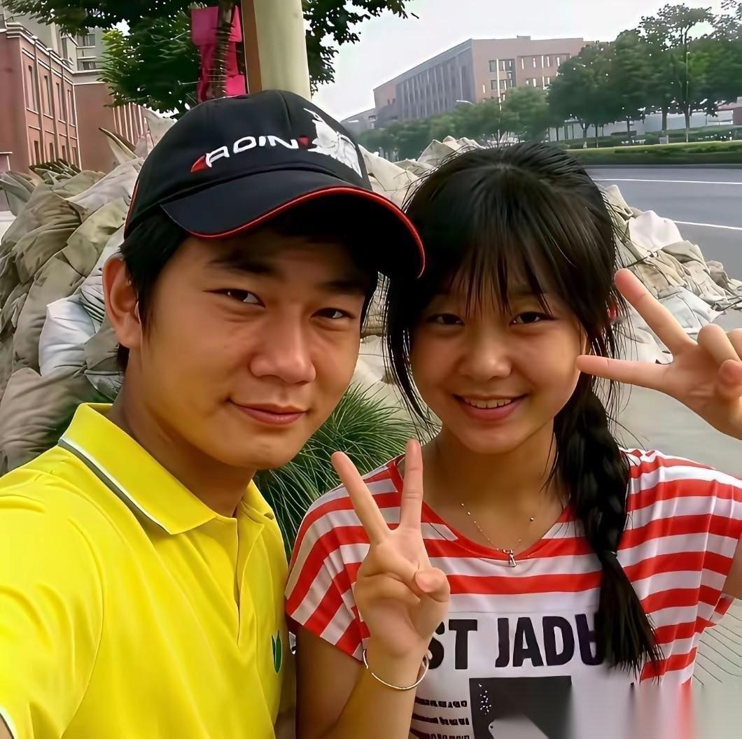 别再传错了！张雪和星姐并非14岁早恋，真相是这样的：刷到太多张雪和妻子星姐（陈