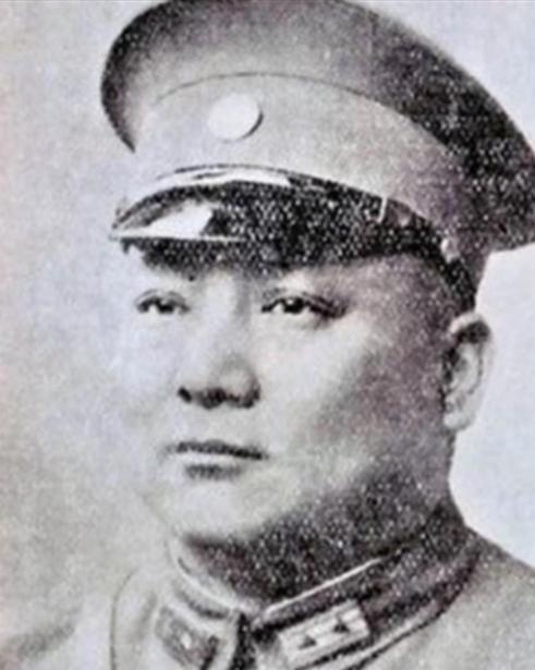 1938年，国民党少将叶蓬求见陈诚，陈诚看到他的名片后，随手扔进纸篓，对副官说：