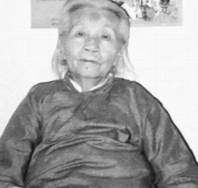 1992年，88岁老奶奶叮嘱孙子说道：我死后，一定要好好保存遗体，将来会出现奇迹